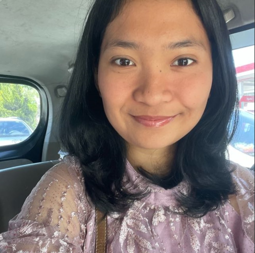 Foto profil klien Sari Dewi, Direktur Marketing